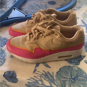 Nike Air sneakers size 6.5 colors pinkwhite taupe Previously used